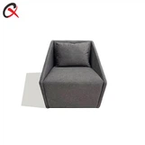 Chaise d'appoint grise avec rangement